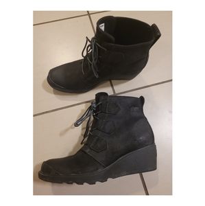 EUC Sorel Black Suede Wedge Ankle Boots